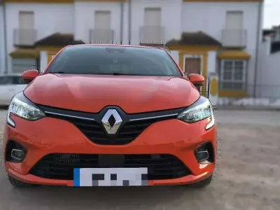 Usado Renault Clio Zen 131 CV (96 kW) 2020 Naranja Utilitario