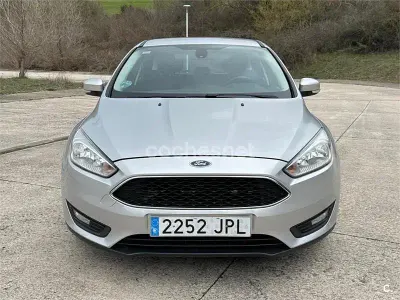 Usado Ford Focus Trend 125 CV (91 kW) 2016 Blanco Berlina