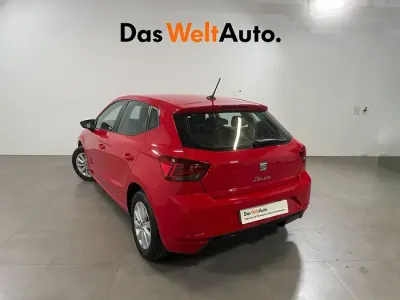 Usado Seat Ibiza Style 110 CV (80 kW) 2022 Rojo Utilitario