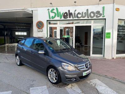 Usado Mercedes B180 109 CV (80 kW) 2010 Gris / plata Monovolumen