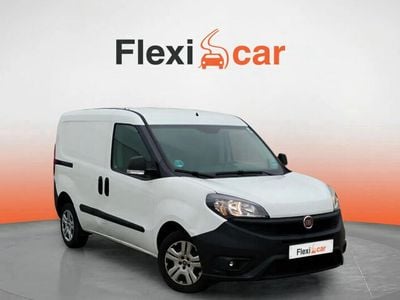 Usado Fiat Doblò Easy 95 CV (69 kW) 2022 Blanco Monovolumen