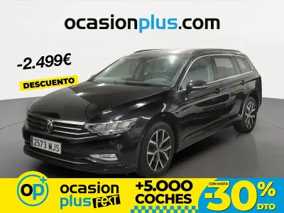 Usado VW Passat Executive 150 CV (110 kW) 2023 Negro Familiar