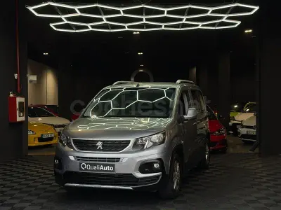 Usado Peugeot Rifter Allure 100 CV (73 kW) 2019 Gris / plata Monovolumen