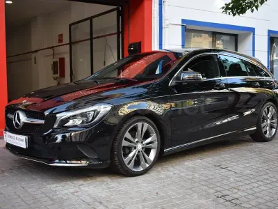 Usado Mercedes CLA220 Shooting Brake Urban 177 CV (130 kW) 2016 Negro Familiar