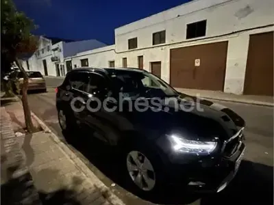 Usado Volvo XC40 Momentum 150 CV (110 kW) 2020 Negro SUV