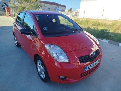 Usado Toyota Yaris Live 90 CV (66 kW) 2009 Rojo Utilitario