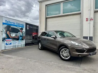 Usado Porsche Cayenne 380 CV (279 kW) 2011 Gris / plata SUV