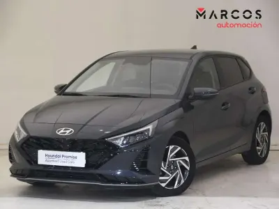 Usado Hyundai i20 101 CV (74 kW) 2025 Gris Utilitario
