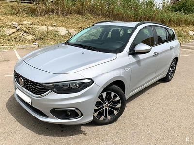 Usado Fiat Tipo Mirror 120 CV (88 kW) 2019 Gris / plata Familiar