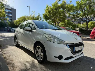 Usado Peugeot 208 Active 82 CV (60 kW) 2012 Blanco Utilitario