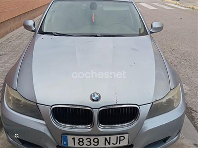 Usado BMW 318 143 CV (105 kW) 2009 Gris / plata Berlina