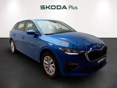 Usado Skoda Scala Selection 115 CV (84 kW) 2025 Azul Utilitario