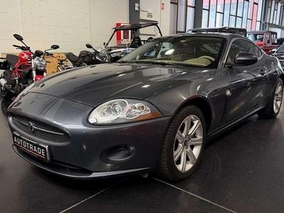 Usado Jaguar XK 298 CV (219 kW) 2007 Gris Coupe