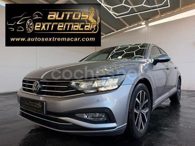 Gris / plata Usado 2021 VW Passat Executive Berlina | 17.499 € (Precio justo)