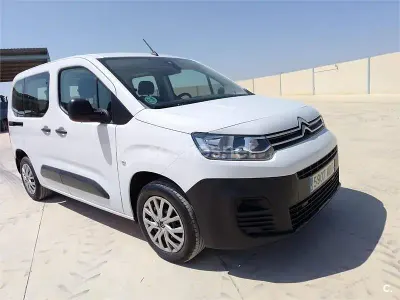 Usado Citroën Berlingo Live 102 CV (75 kW) 2022 Blanco Monovolumen