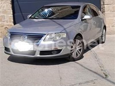Usado VW Passat Highline 140 CV (102 kW) 2005 Gris / plata Berlina
