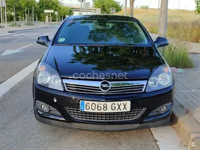 Begagnad Opel Astra GTC 110 HK (80 kW) 2010 Svart Sedan