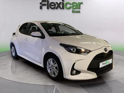 Usado Toyota Yaris Hybrid Business Edition 116 CV (85 kW) 2022 Blanco Utilitario