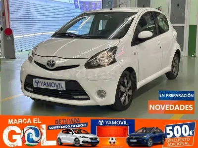 Usado Toyota Aygo City 68 CV (50 kW) 2013 Blanco Utilitario