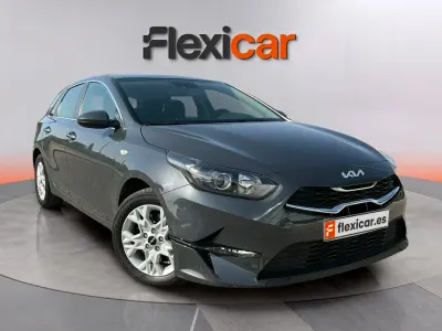 Usado Kia Ceed 136 CV (100 kW) 2023 Gris Utilitario