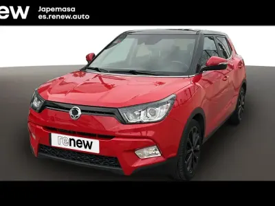 Usado SsangYong Tivoli Limited 115 CV (84 kW) 2017 Flaming red SUV