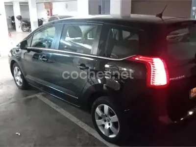 Usado Peugeot 5008 Active 150 CV (110 kW) 2011 Negro Monovolumen
