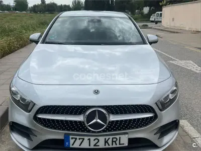 Usado Mercedes A180 109 HP (80 kW) 2018 Cinzento Sedan