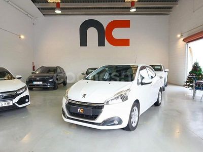 Usado Peugeot 208 Active 82 CV (60 kW) 2015 Blanco Utilitario