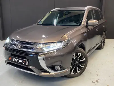 Usado Mitsubishi Outlander P-HEV 203 CV (149 kW) 2016 Marrón SUV