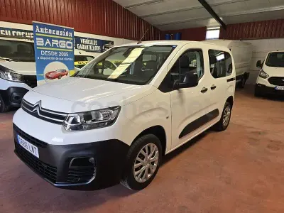 Usado Citroën Berlingo Feel 102 CV (75 kW) 2022 Blanco Monovolumen