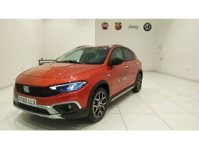Usado Fiat Tipo Cross 101 CV (74 kW) 2020 Naranja Berlina