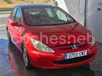 Usado Peugeot 307 70 HP (51 kW) 2004 Vermelho Sedan