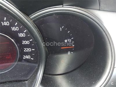 Usado Kia Ceed GT 90 CV (66 kW) 2015 Gris / plata Berlina