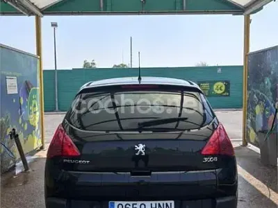 Usado Peugeot 3008 Premium 110 CV (80 kW) 2010 Negro Familiar