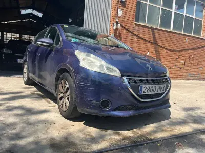 Usado Peugeot 208 Access 82 CV (60 kW) 2014 Azul Utilitario