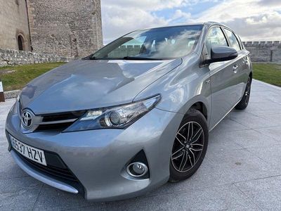 Usado Toyota Auris Business Edition 90 CV (66 kW) 2014 Gris / plata Berlina