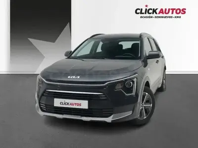 Usado Kia Niro 129 CV (94 kW) 2025 Gris / plata SUV