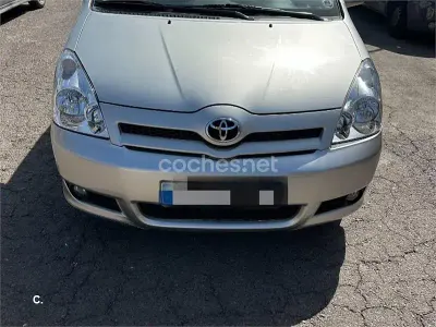 Usado Toyota Corolla Verso Luna 116 CV (85 kW) 2005 Beige Monovolumen