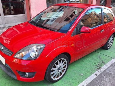 Usado Ford Fiesta Sport 90 CV (66 kW) 2006 Rojo Utilitario