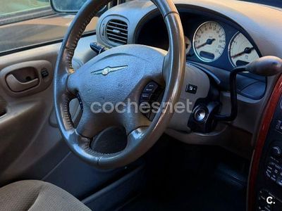 Usado Chrysler Grand Voyager 150 CV (110 kW) 2005 Beige Monovolumen