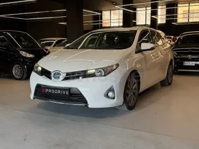 Usado Toyota Auris Hybrid Advance 136 CV (100 kW) 2013 Blanco Berlina