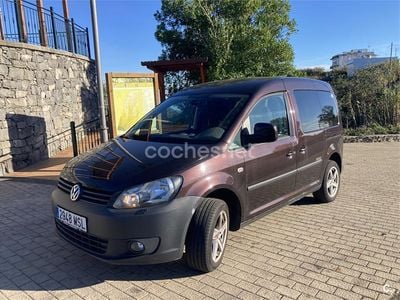 Usado VW Caddy Comfortline 105 CV (77 kW) 2012 Granate Monovolumen