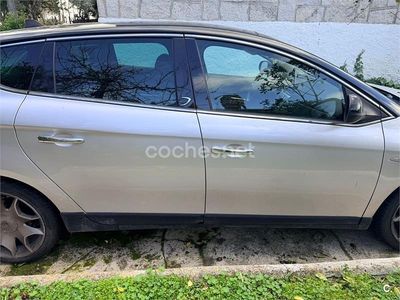 Usado Lancia Delta 190 CV (139 kW) 2011 Gris / plata Utilitario