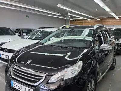 Usado Peugeot 2008 Allure 120 CV (88 kW) 2015 Negro SUV