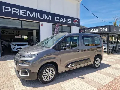 Usado Citroën Berlingo Feel 130 CV (95 kW) 2022 Gris / plata Monovolumen