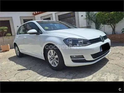 Usado VW Golf VII 105 CV (77 kW) 2013 Blanco Berlina