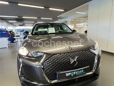 Usado DS Automobiles DS3 Crossback Be Chic 100 CV (73 kW) 2021 Gris / plata SUV