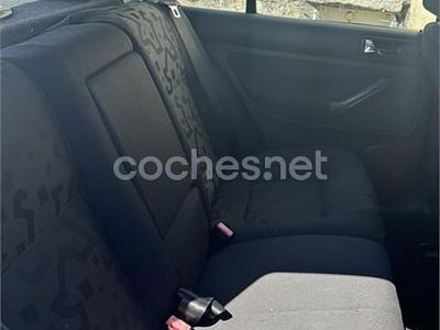 Usado VW Golf IV 110 CV (80 kW) 2002 Gris / plata Berlina