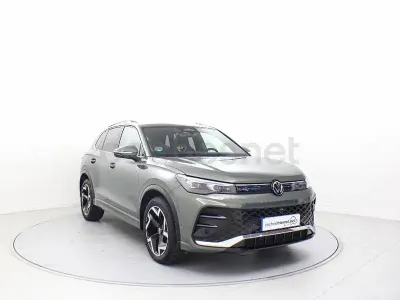 Usado VW Tiguan R-line 150 HP (110 kW) 2025 Cinzento SUV