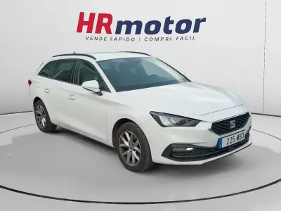 Usado Seat Leon Style 115 CV (84 kW) 2022 Blanco Familiar